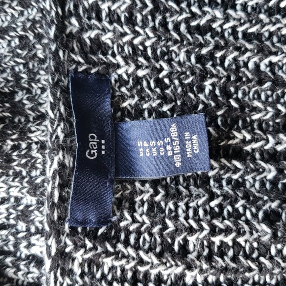3/$18 - Gap Cardigan Sweater - Picture 2 of 3